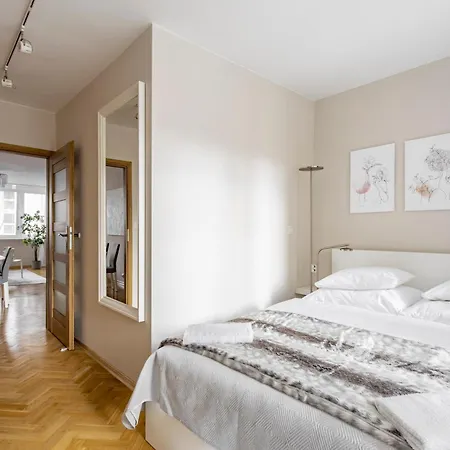 Hala Mirowska Apartment Warsaw