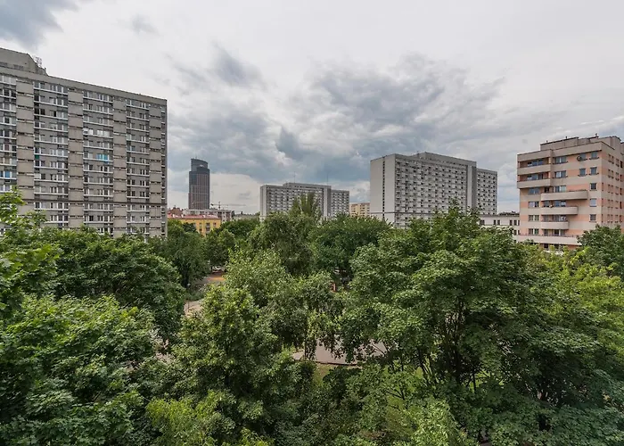 Hala Mirowska Daire *