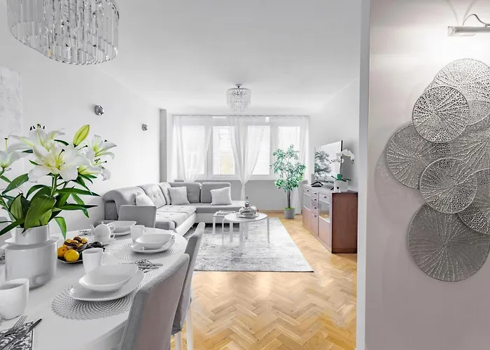 Hala Mirowska * Varşova