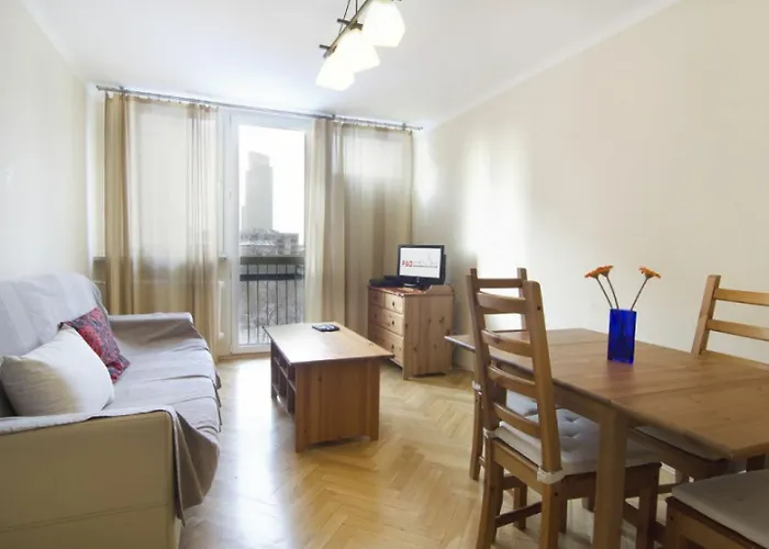 Hala Mirowska Daire *